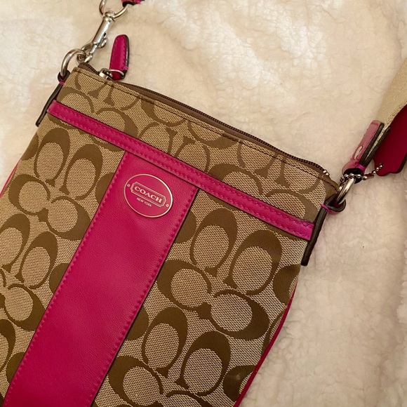 Coach Crossbody Bag - Picture 1 of 7